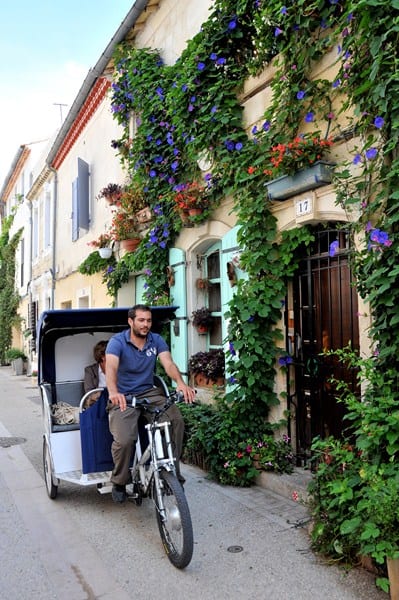 You are currently viewing Visite touristique Arles: visite originale et personnalisé en vélo taco.