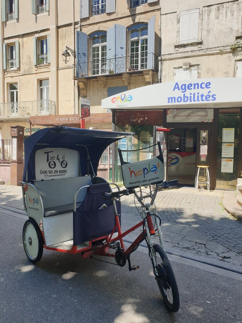 Lire la suite à propos de l’article Hopla : la navette gratuite du centre ancien d’Arles en partenariat avec l’ACCM et Envia