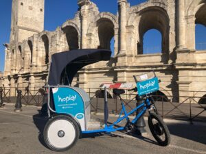 Lire la suite à propos de l’article Hopla! La navette gratuite du centre-ville d’Arles devient bleue!