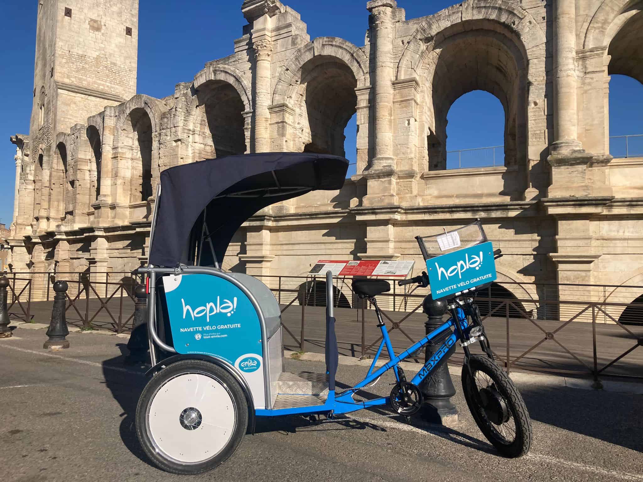 Read more about the article Hopla! La navette gratuite du centre-ville d’Arles devient bleue!