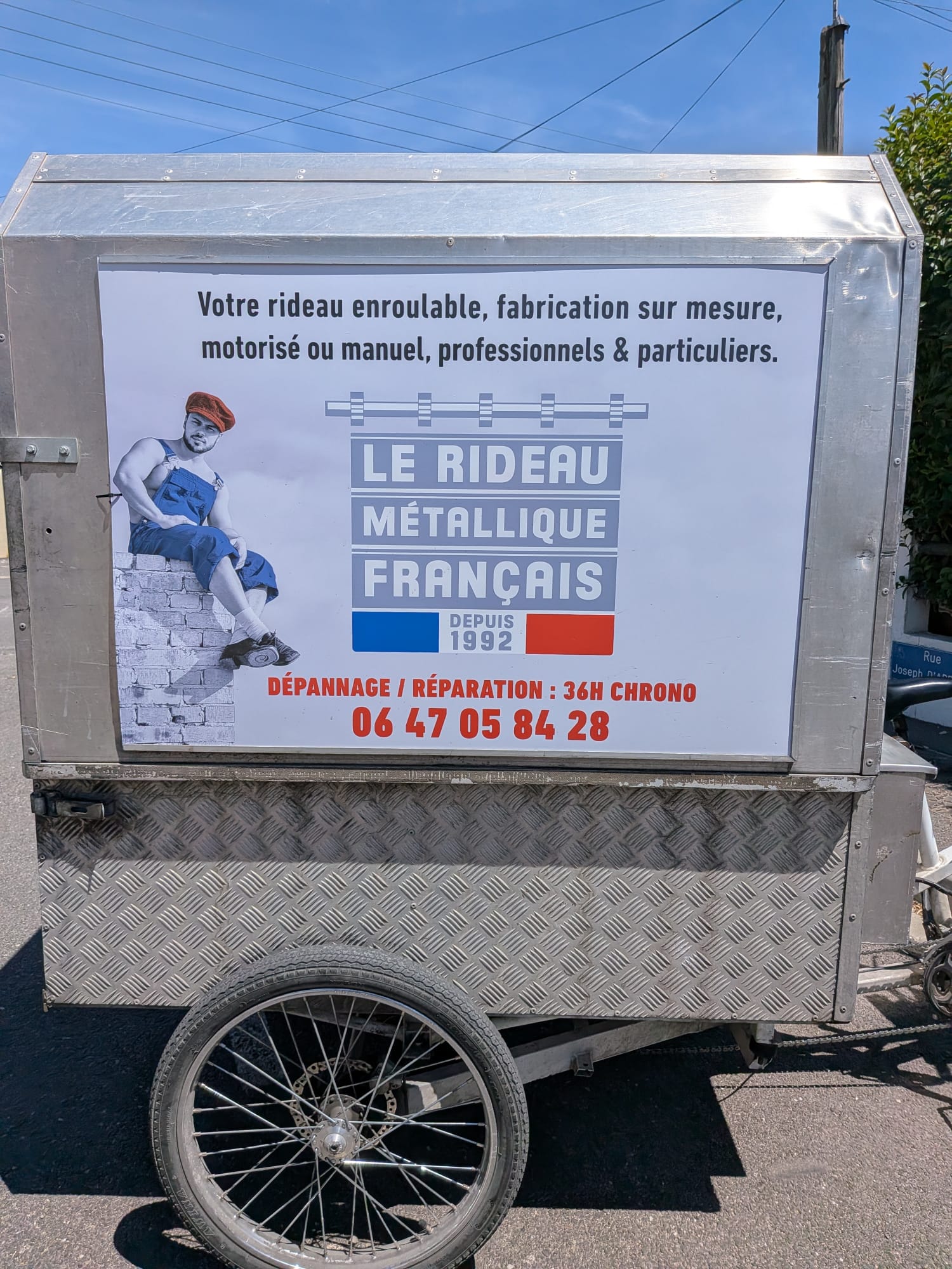 You are currently viewing Le Rideau Métallique Français